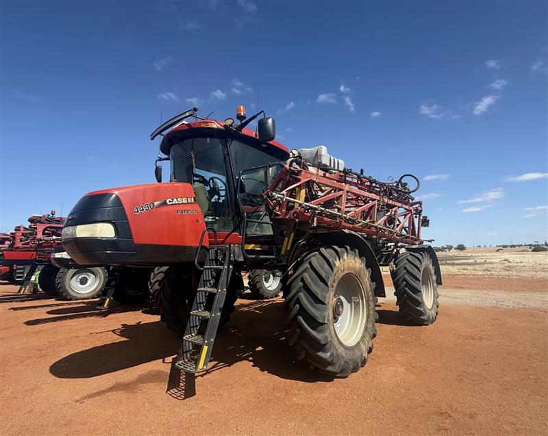 Case IH Patriot 4430 self propelled sprayer