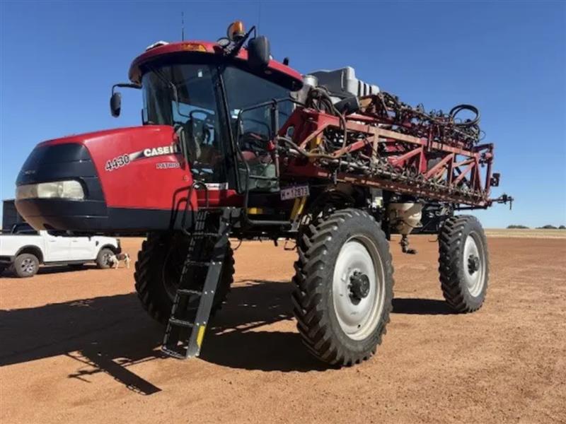 Case IH Patriot 4430 self propelled sprayer