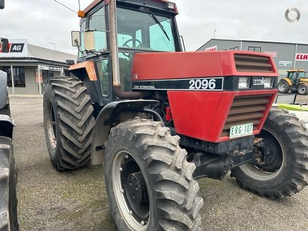Photo 1. Case IH 2096 tractor