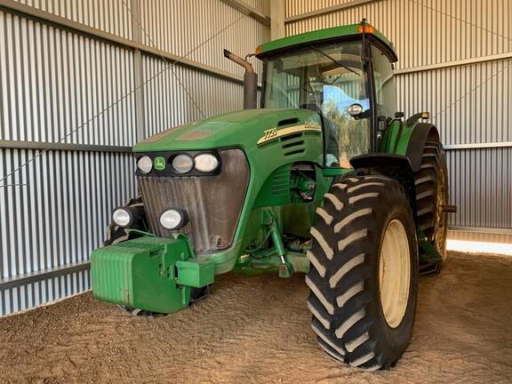 Photo 1. John Deere 7720 tractor