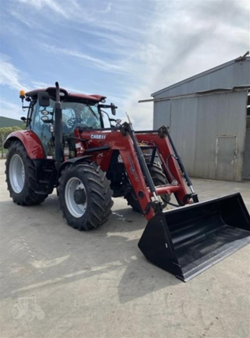 Photo 1. Case IH Maxxum 125 tractor