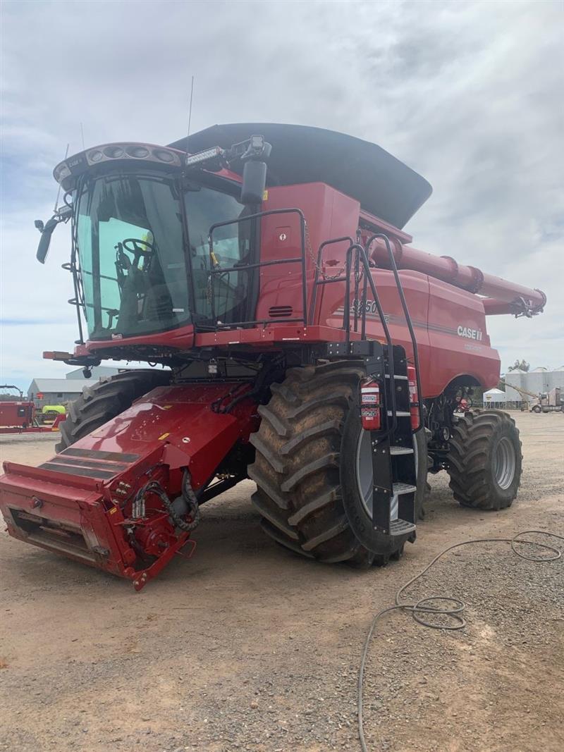 Photo 1. Case IH 9250 combine harvester