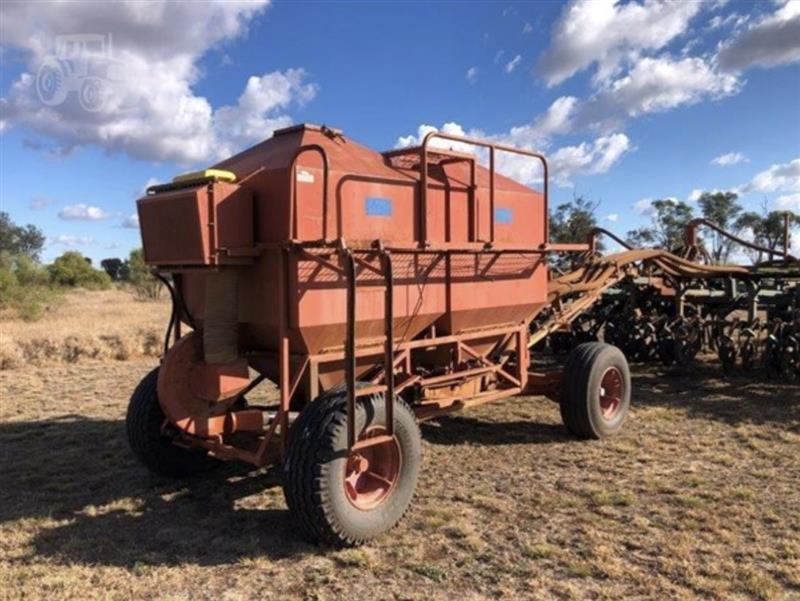 Photo 1. Gyral SR airseeder