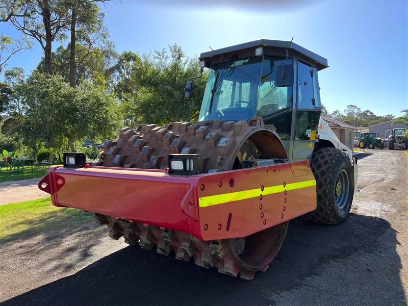 Dynapac CA512PD 15.85 articulated pad foot roller