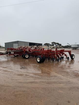 Morris C2 Contour airseeder