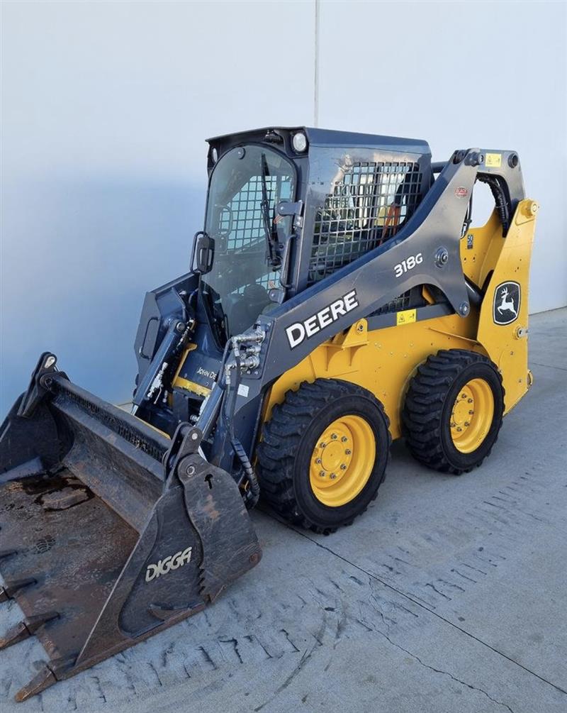 John Deere 318G skid steer loader