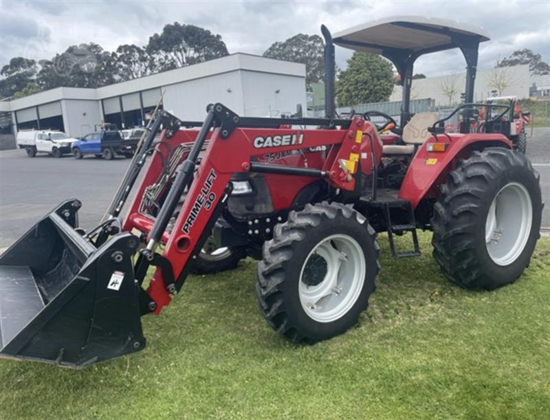 Case IH Farmall 75JXM tractor
