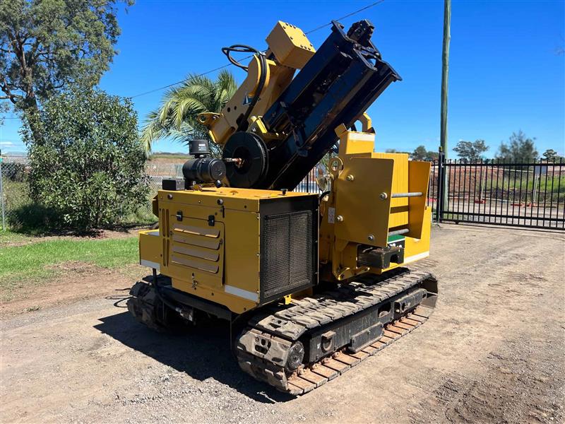 Vermeer PD10 tracked post rammer