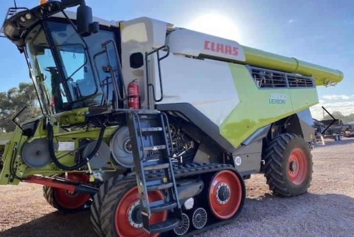 Claas Lexion 8800TT combine harvester