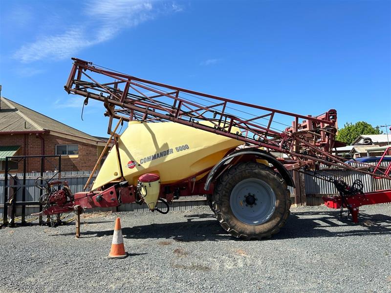 Photo 1. Hardi 5030 commander boom sprayer