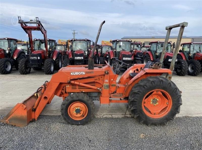 Photo 1. Kubota L3250 tractor