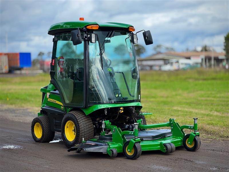 Photo 1. John Deere 1585 72 A/C 4WD commercial out front ride on diese law mower
