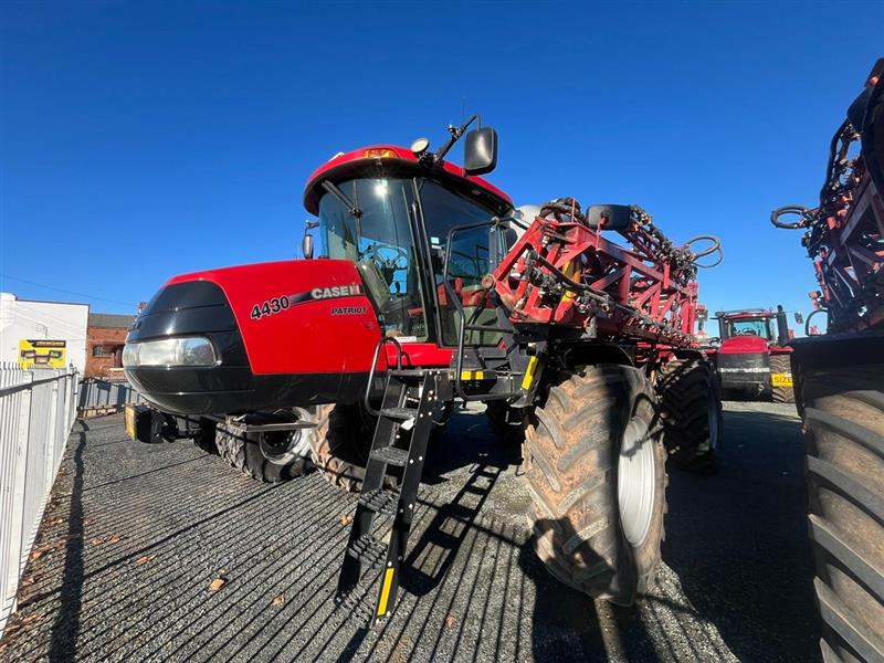 Case IH 4430 self propelled sprayer