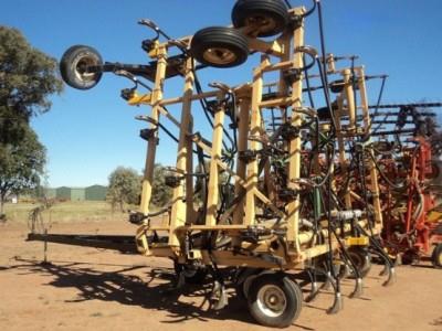 Ezee-on 3350 cultivator