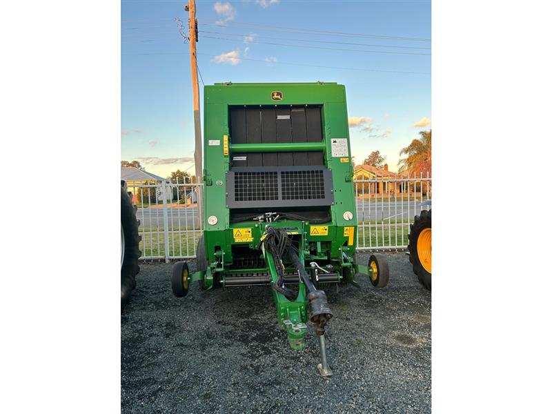 Photo 1. John Deere 469 Silage Special round baler
