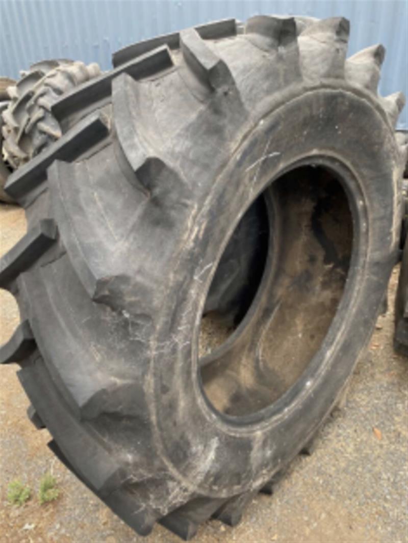 Firestone 20.8-38 tyre
