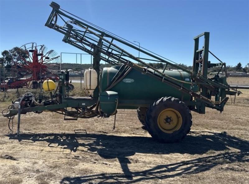 Goldacres Compact 2521 boom sprayer