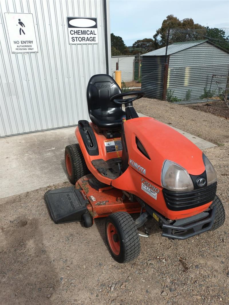 Kubota T2090BR-42 ride on mower