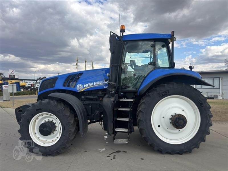 Photo 1. New Holland T8.380 tractor