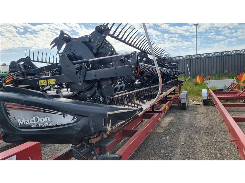 MacDon D65 harvester front