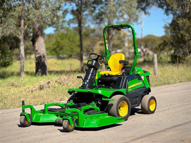 John Deere 1570 72inch 4wd commercia...