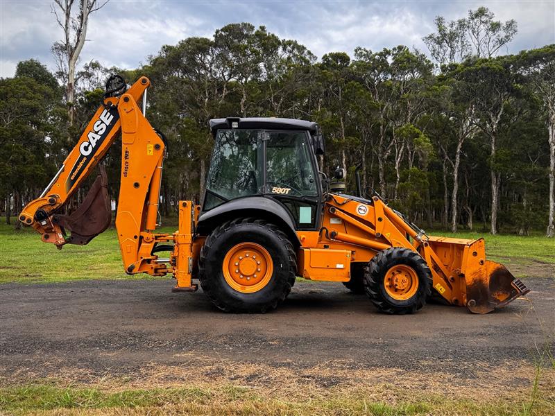 Photo 1. Case 580T backhoe loader