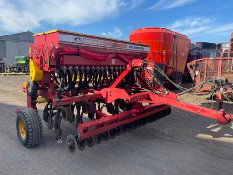 Photo 1. Duncan MK3 Renovator airseeder