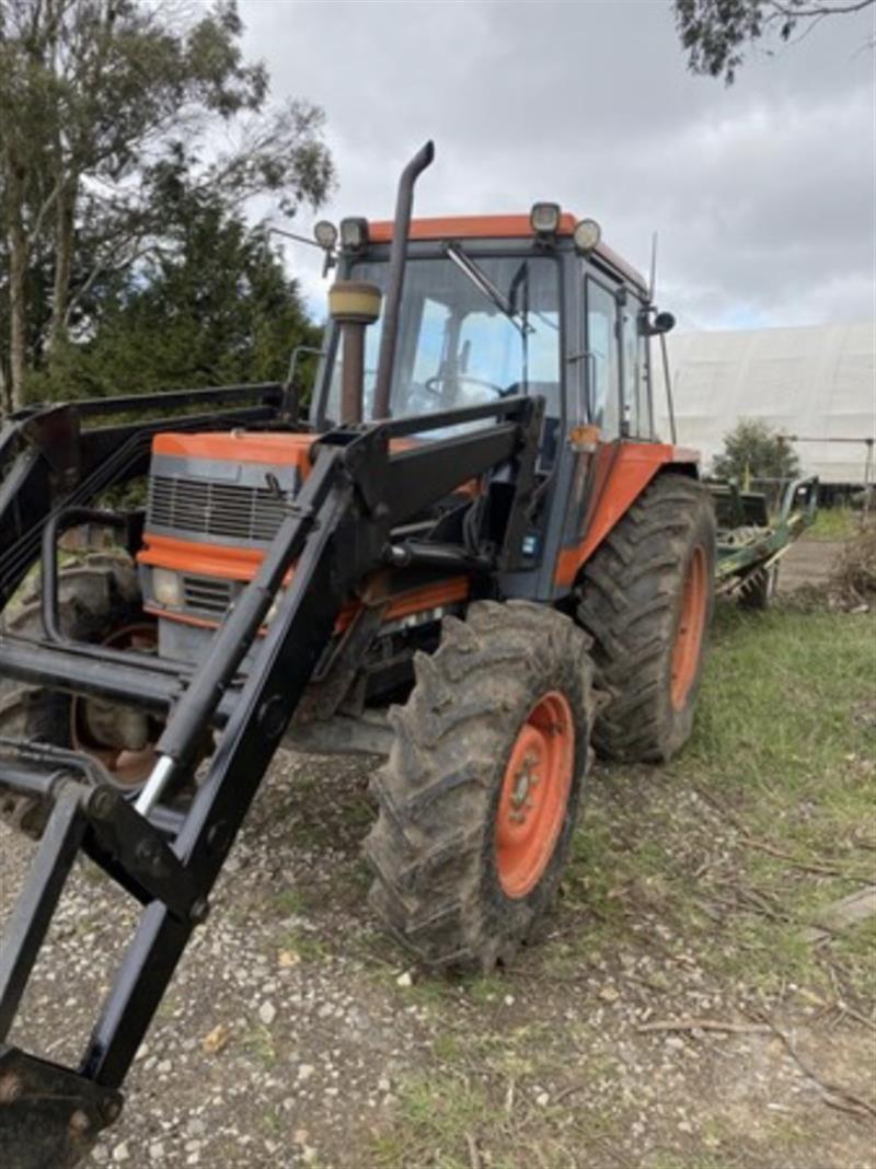 Kubota M8580 tractor