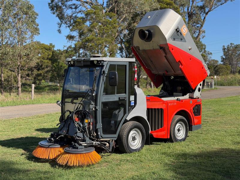 Hako Citymaster 1650 industrial sweeper
