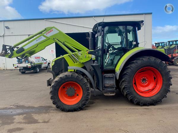 Claas Arion 530 tractor