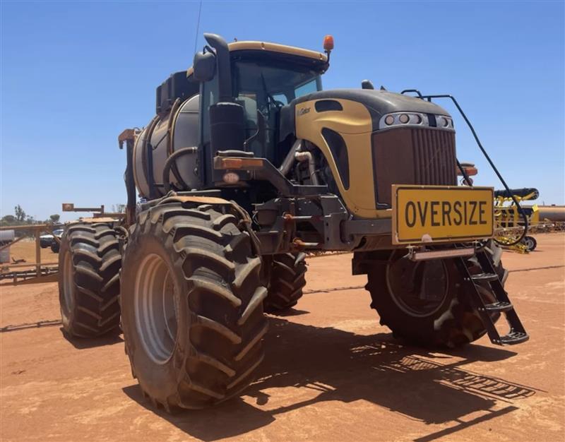 Rogator 1300C with weed-it cameras selfpropelled sprayer