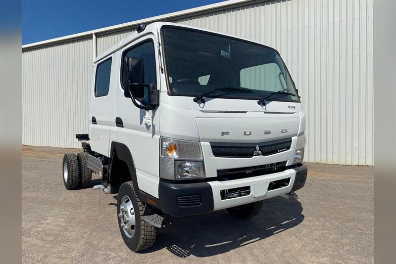 Photo 1. Fuso Canter 4X4 truck