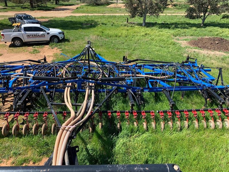 New Holland Flexi-coil ST820 airseeder