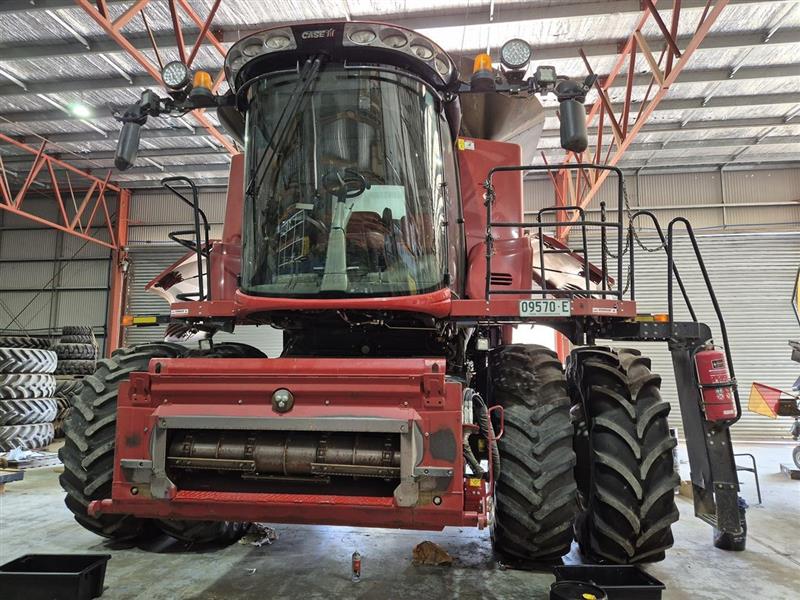 Case IH 8240 combine harvester