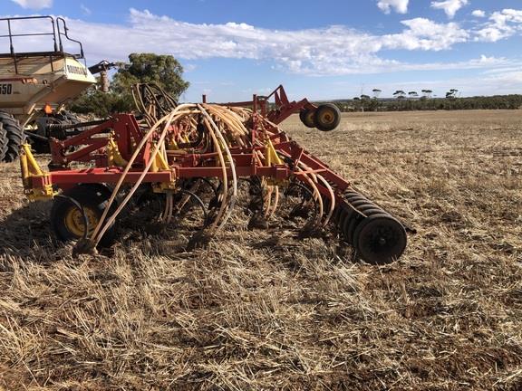 Bourgault 5710-70 airseeder