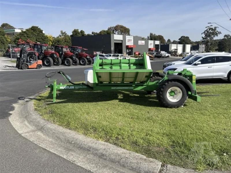 Hustler Chainless TH205 bale feeder