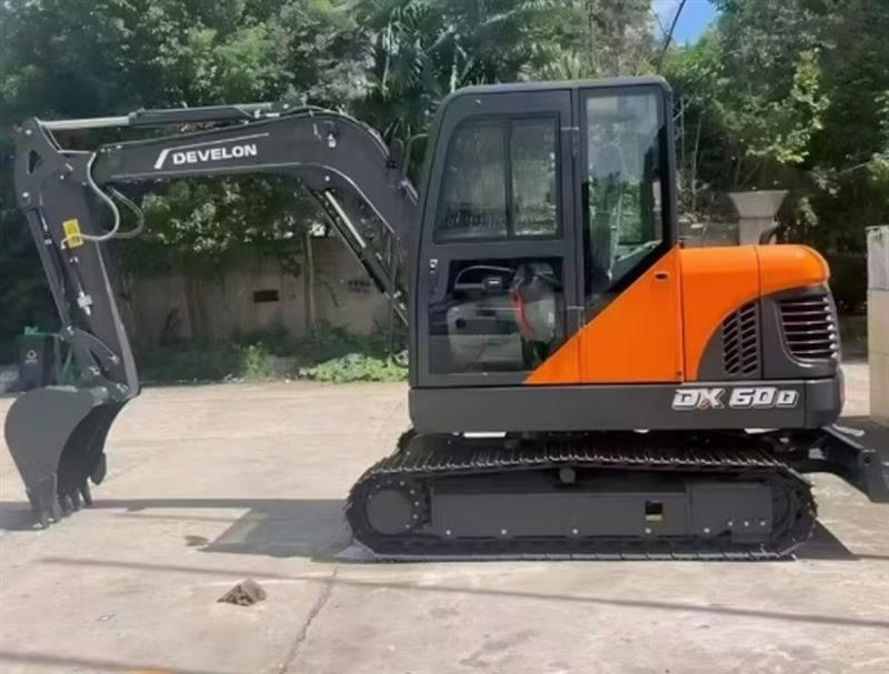 Develon DX60Z-7 6T tracked excavator