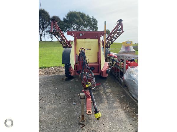 Hardi NAV 3000 boom sprayer