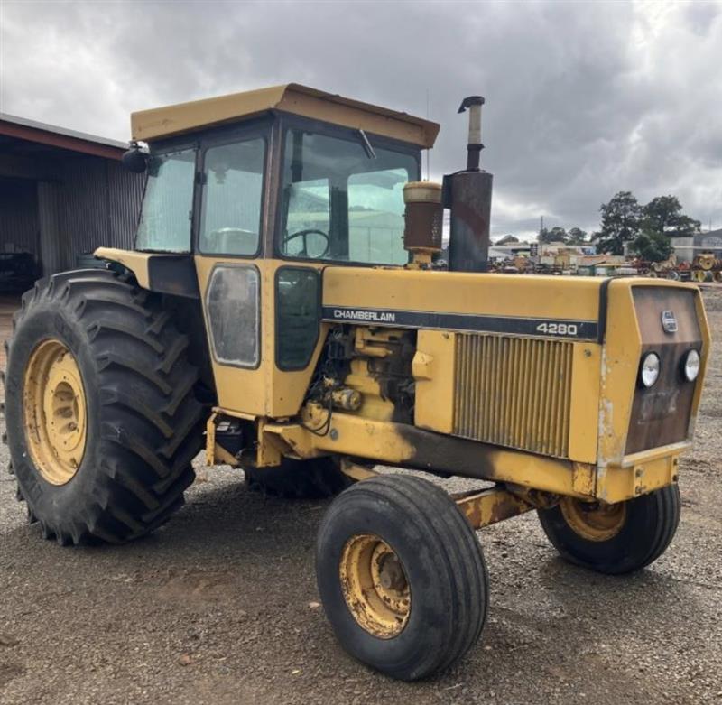 Chamberlain 4280 tractor
