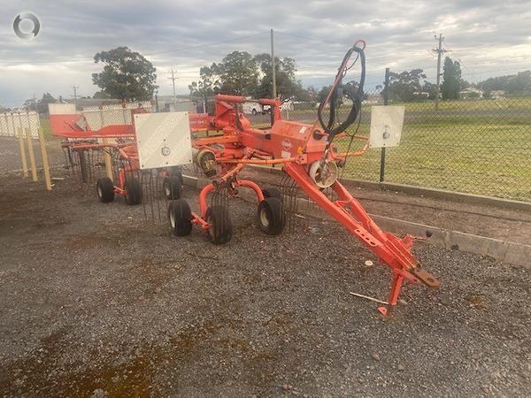Photo 1. Kuhn GA 6000 hay rake