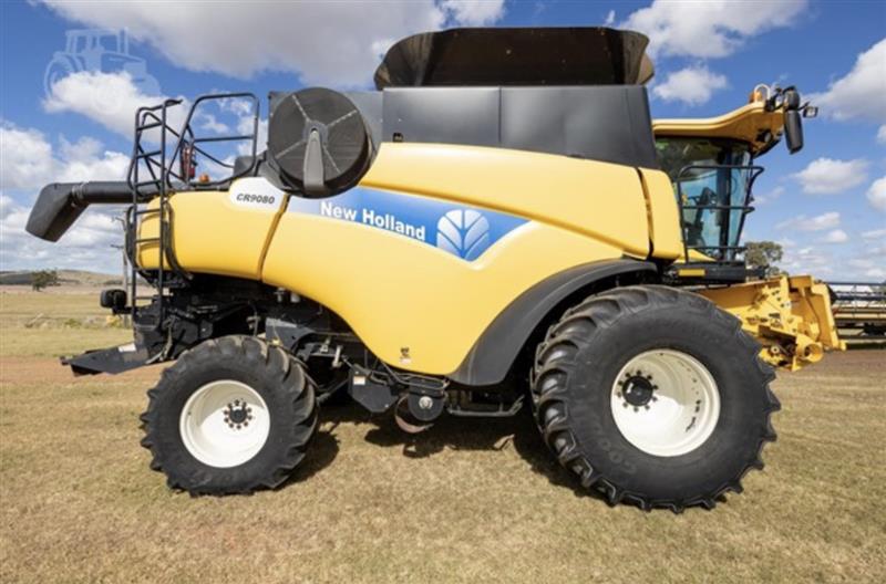 New Holland CR9080 combine harvester