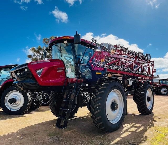 Photo 1. Case IH 4450 patriot self propelled sprayer