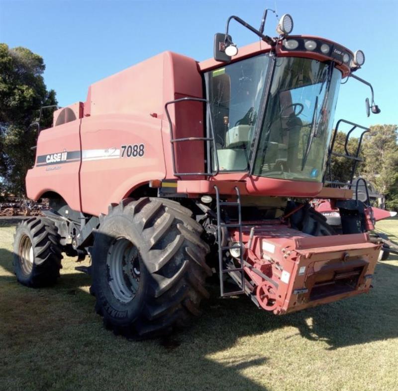 International 7088 combine harvester