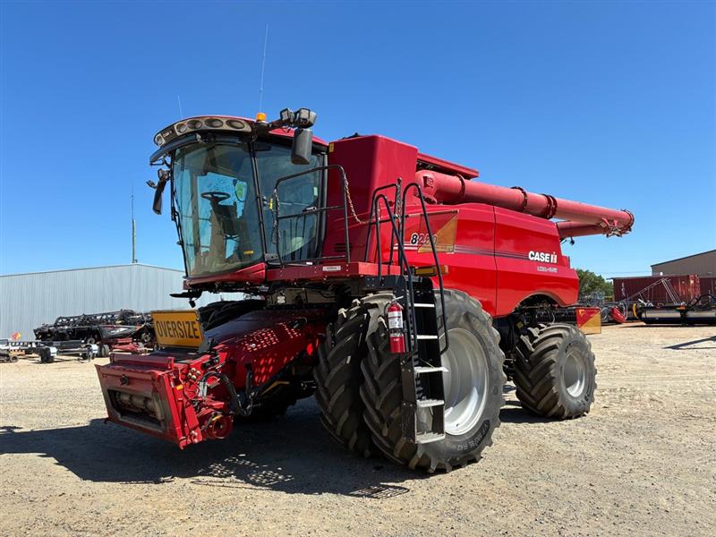 Case IH 8250 combine harvester