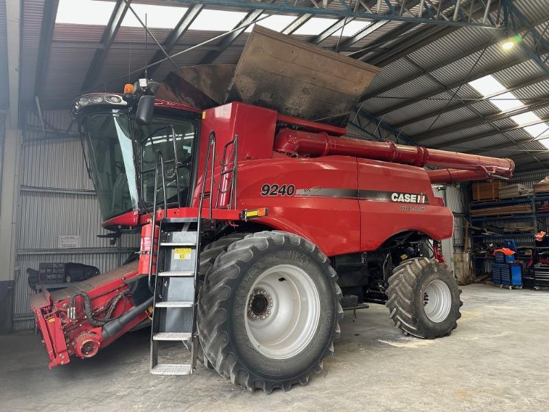 Case IH 9240 combine harvester