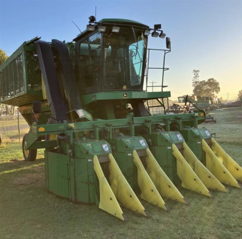 John Deere 9970 combine harvester