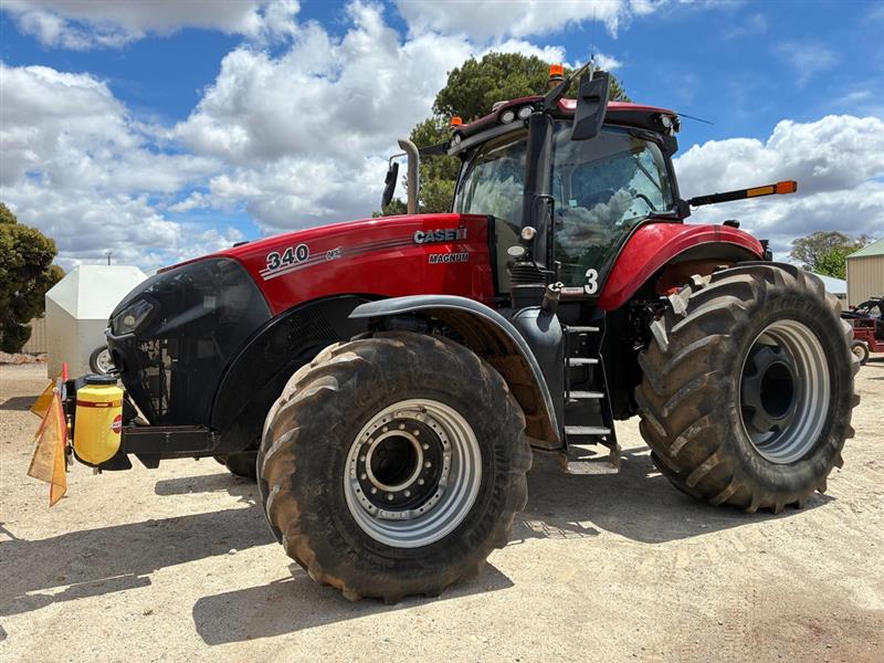 Case IH Magnum 340 tractor