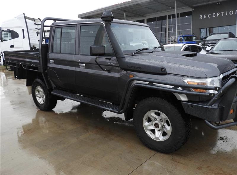 Photo 1. Toyota Landcruiser GXL VDJ79R 4x4 rual range ute