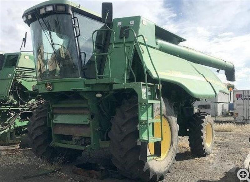John Deere 9860STS combine harvester