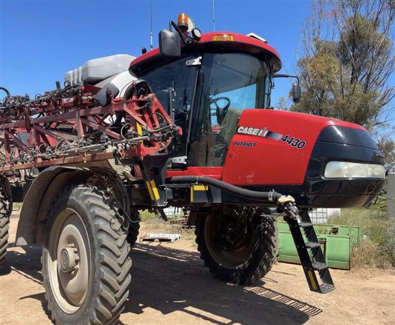 Case IH Patriot 4430 aim command flex s self propelled sprayer